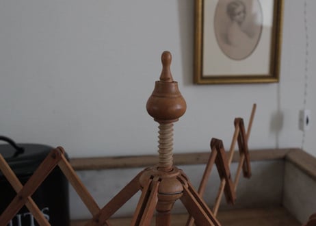 【A】卓上木製・かせくり器　糸巻き器