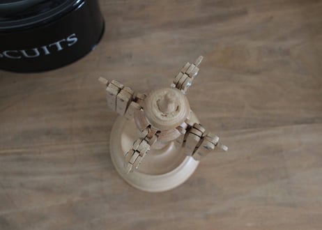 【C】卓上木製・かせくり器　糸巻き器