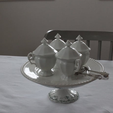 お花のクリームポット【ポ・ア・クレム】ポーセレン白磁器 /フランスアンティーク FranceAntiqueクリームポット【ポ・ア・クレム】ポーセレン白