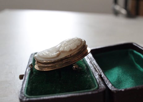 【F】Antique Shell Cameo Brooch