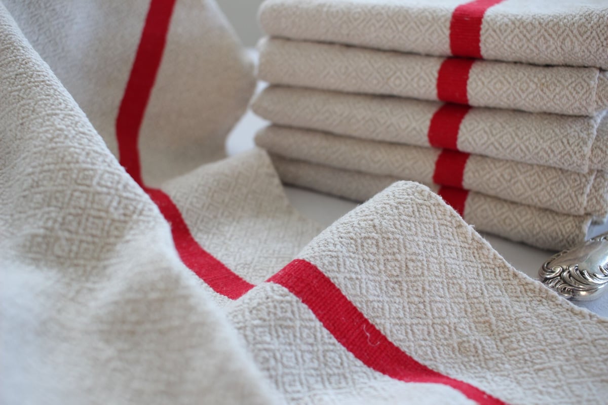 アンティークバスク織り緻密な織模様クロス 赤＆ネイビー イニシャル刺繍トーション アンティークバスク織り緻密な織模様クロス 赤＆ネイビー