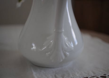 フランス白磁のピシェ