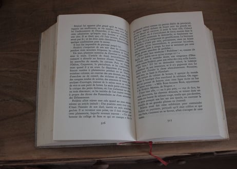 フランス古書 『The Book of Fine Linen』