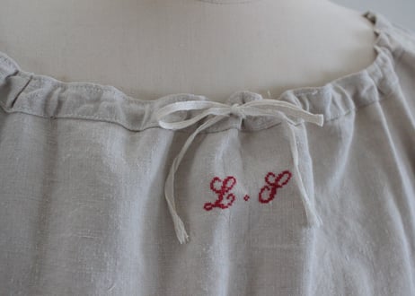 フランスアンティーク・ギャザーAラインワンピース/MONOGRAM “LJ”