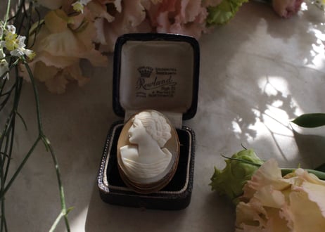 【F】Antique Shell Cameo Brooch