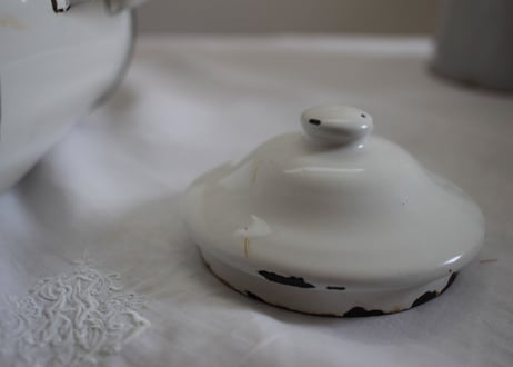 Ancienne Cafetière ホワイトのホーローポットM