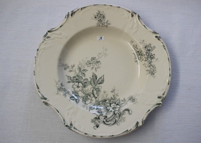Gien【ジアン】レリーフのスーププレート FAÏENCE LOUIS XV