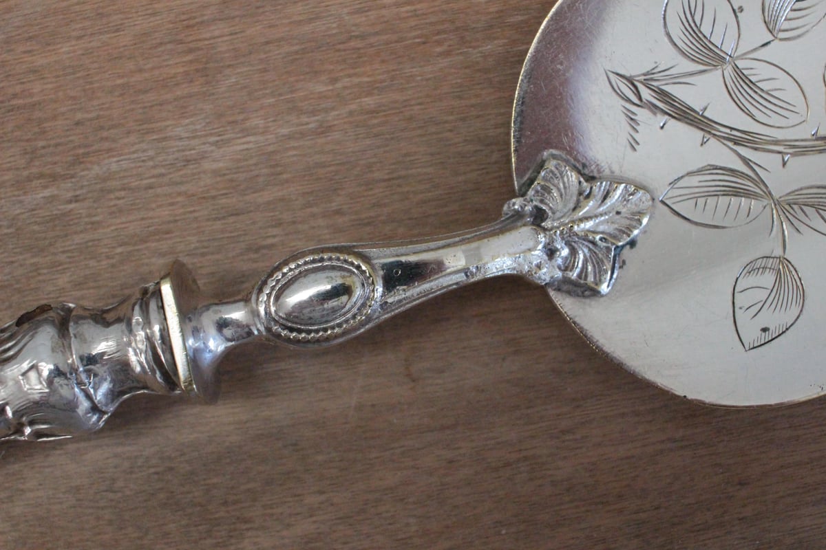シルバーコーティングのケーキサーバー | Antique & Brocante R.loger