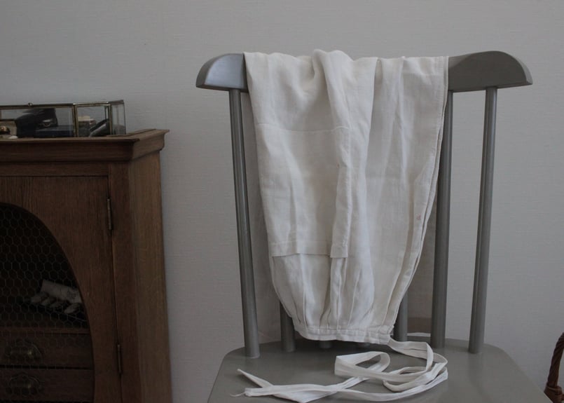 フランスアンティーク/タブリエ・ギャザーリネンエプロン/H・B 即納】Ecru White 2way サスペンダーギャザータブリエ French