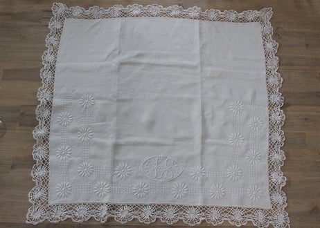 France Antique Whitework MONOGRAM "JS"  花のテーブルクロス