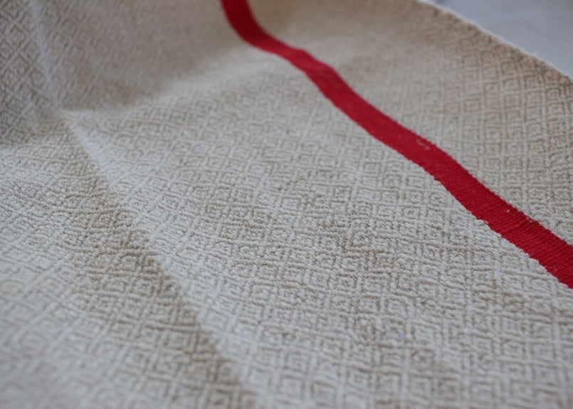 アンティークバスク織り緻密な織模様クロス 赤＆ネイビー イニシャル刺繍トーション アンティークバスク織り緻密な織模様クロス 赤＆ネイビー