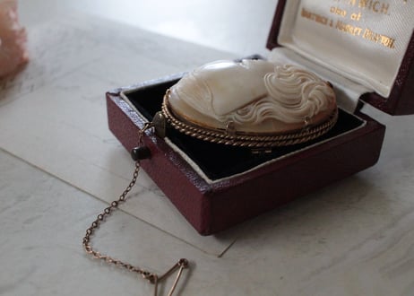 【I】Antique Shell Cameo Brooch