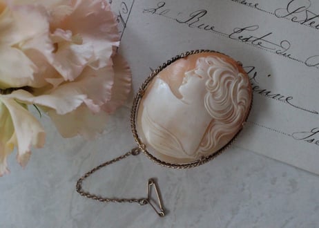 【I】Antique Shell Cameo Brooch