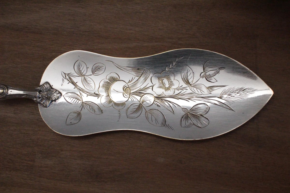 シルバーコーティングのケーキサーバー | Antique & Brocante R.loger