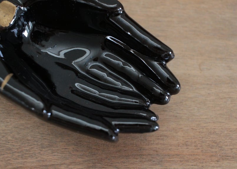 【B】ブラックハンドモチーフ/Made in Japan/陶器製・小物入れ B】ブラックハンドモチーフ/Made in Japan | Antique & Brocan