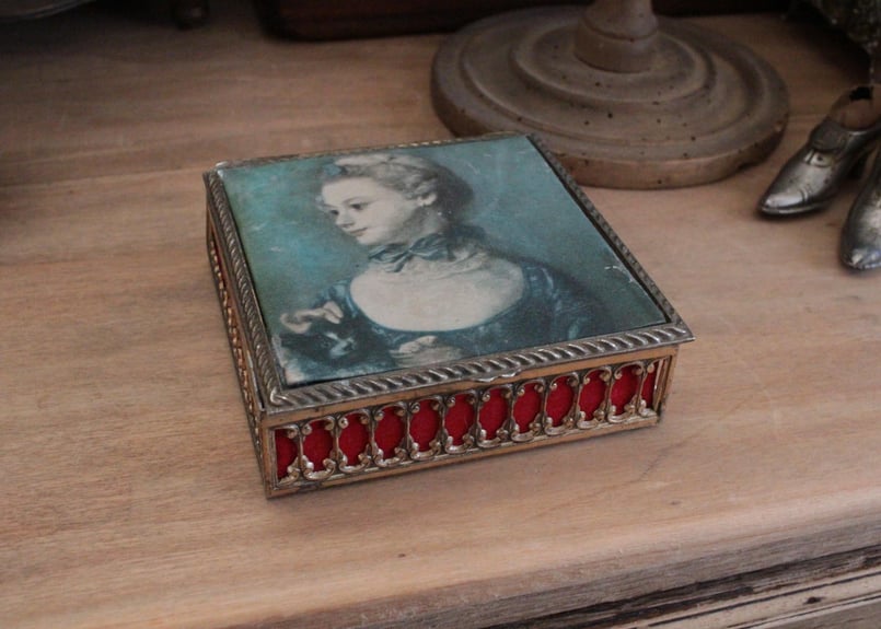 Petite boite・装飾ジュエリーボックス・少女 | Antique & Brocant
