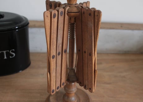 【B】卓上木製・かせくり器　糸巻き器