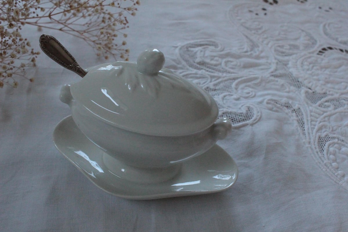 フランスアンティーク ボルドー窯蓋付き マスタードポット France Antique 白磁器・蓋付きマスタードポット | Antique & Broc