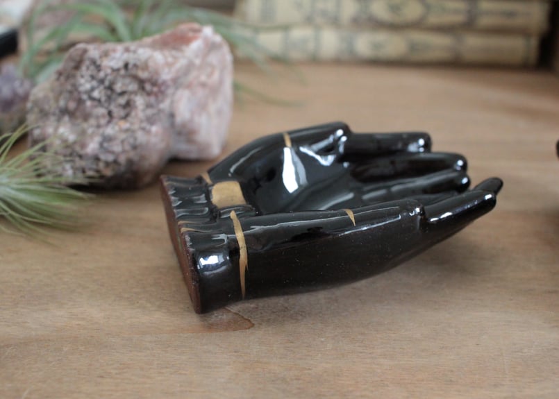 【B】ブラックハンドモチーフ/Made in Japan/陶器製・小物入れ B】ブラックハンドモチーフ/Made in Japan | Antique & Brocan