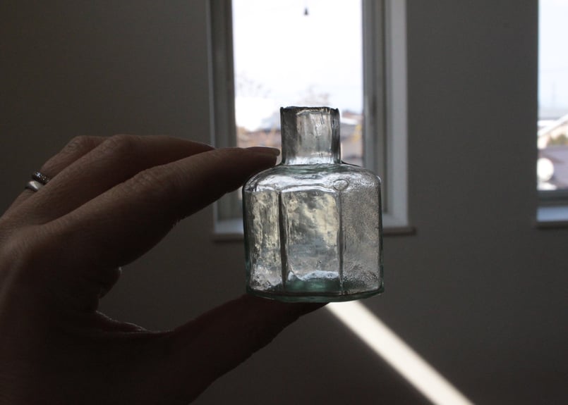 革張り　Italy 瓶　ビン　グラス付き アンティーク　イタリア製　空瓶　骨董 革張り Italy 瓶 ビン グラス付き アンティーク イタリア製 空瓶