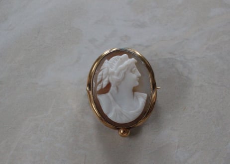 【K】Antique Shell Cameo Brooch