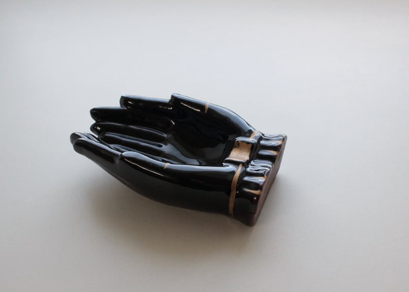 【B】ブラックハンドモチーフ/Made in Japan/陶器製・小物入れ B】ブラックハンドモチーフ/Made in Japan | Antique & Brocan