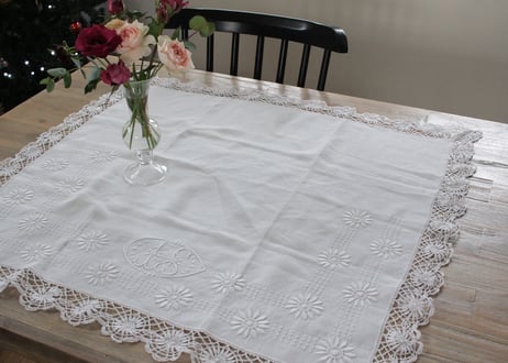France Antique Whitework MONOGRAM "JS"  花のテーブルクロス