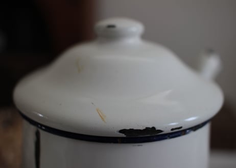 Ancienne Cafetière ホワイトのホーローポットM