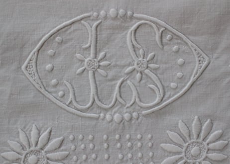 France Antique Whitework MONOGRAM "JS"  花のテーブルクロス