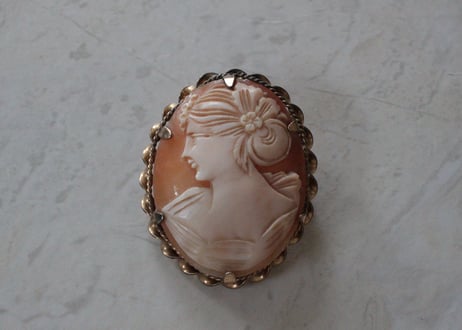 【E】Antique Shell Cameo Brooch