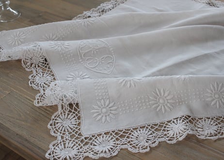 France Antique Whitework MONOGRAM "JS"  花のテーブルクロス