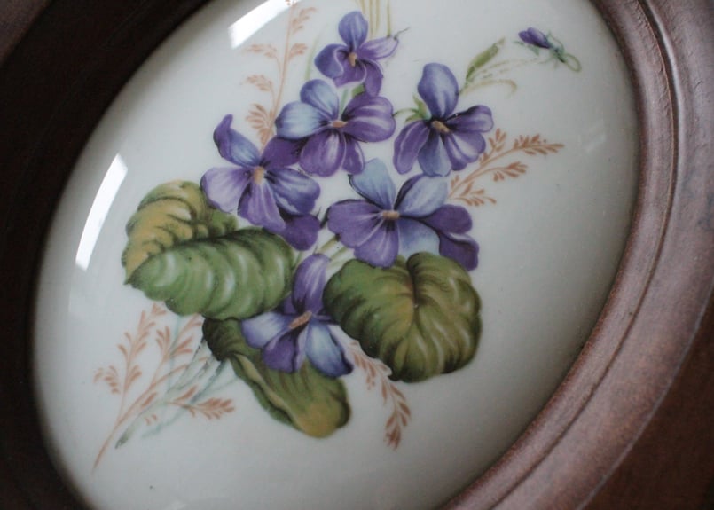 Limoges【リモージュ】バラとスミレの木製フレーム・陶器壁掛け