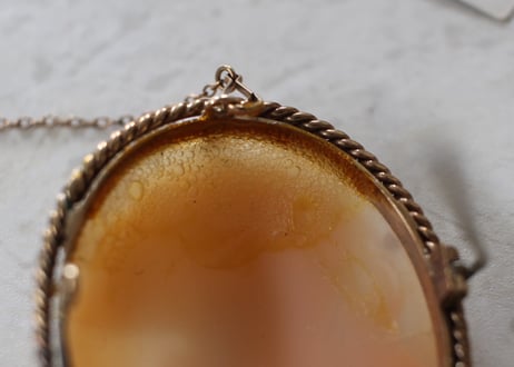 【I】Antique Shell Cameo Brooch