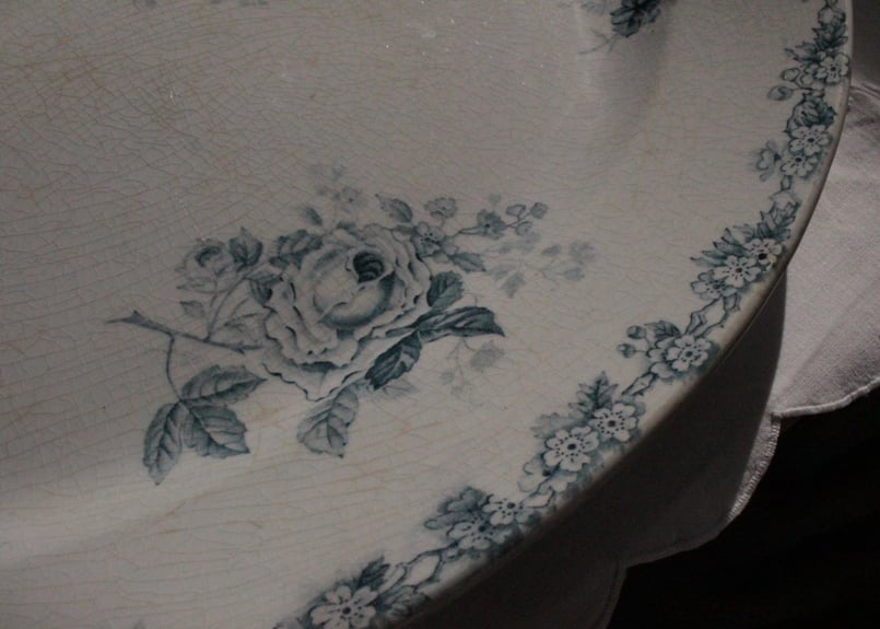 Choisy le Roi【ショワジールロワ】BRESTOIS・バラのオーバルプレート