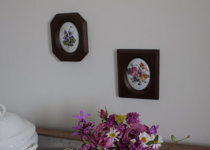 Limoges【リモージュ】バラとスミレの木製フレーム・陶器壁掛け