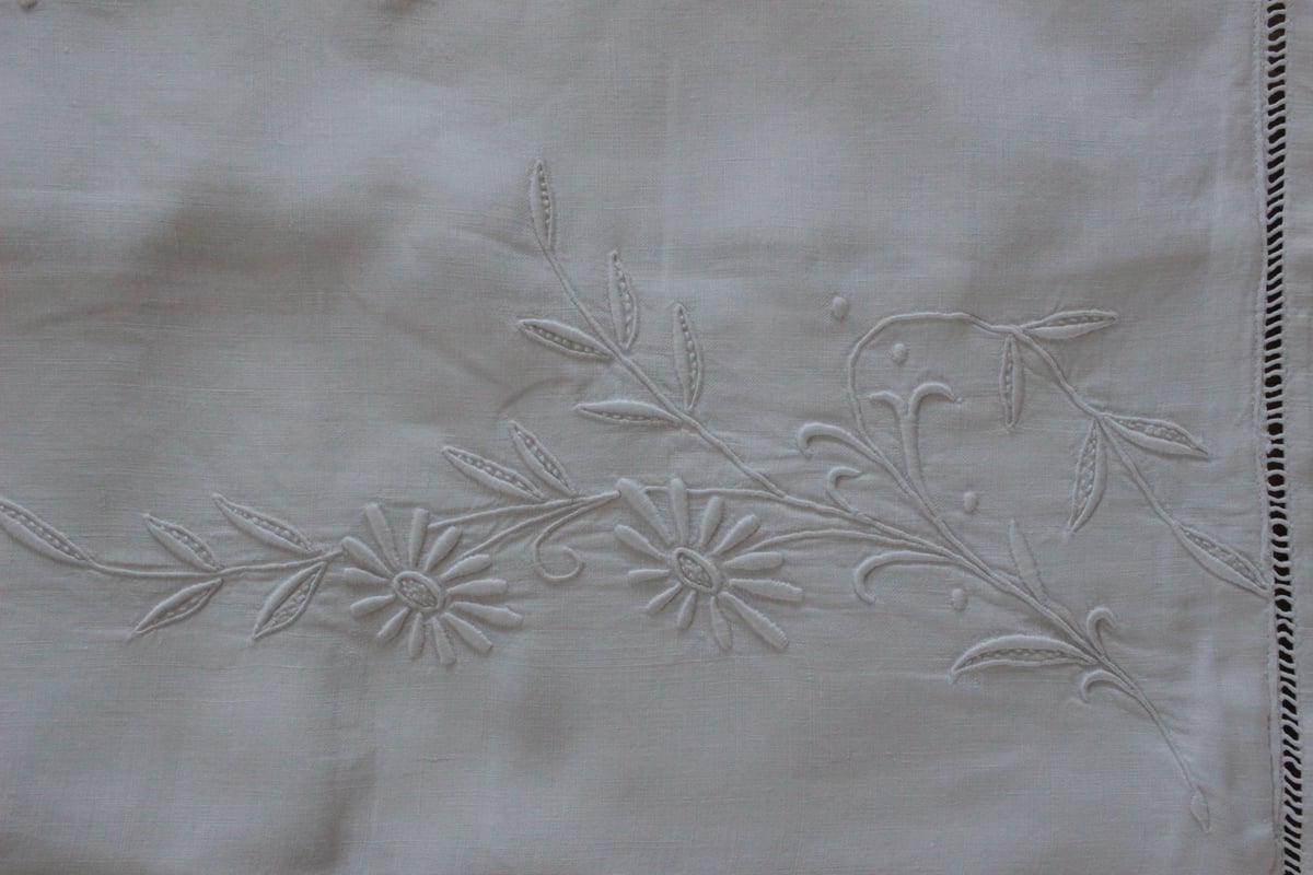 【美品】フランスアンティーク 天使と手刺繍OHモノグラムクッションカバー3151 美品】フランスアンティーク 天使と手刺繍OHモノグラムクッション