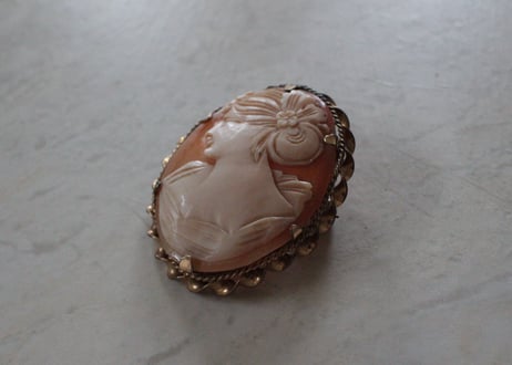 【E】Antique Shell Cameo Brooch