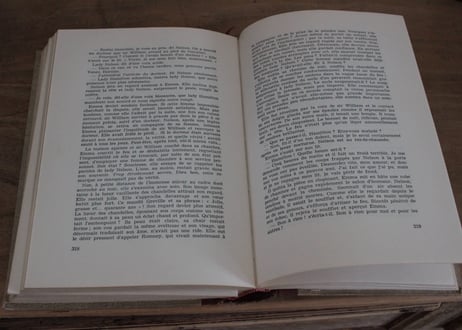 フランス古書 『The Book of Fine Linen』