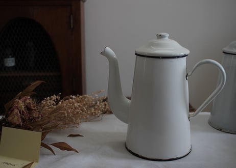 Ancienne Cafetière ホワイトのホーローポットM