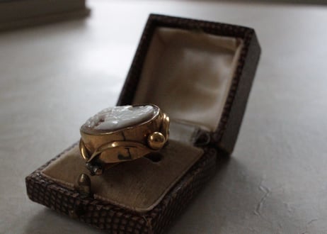 【K】Antique Shell Cameo Brooch