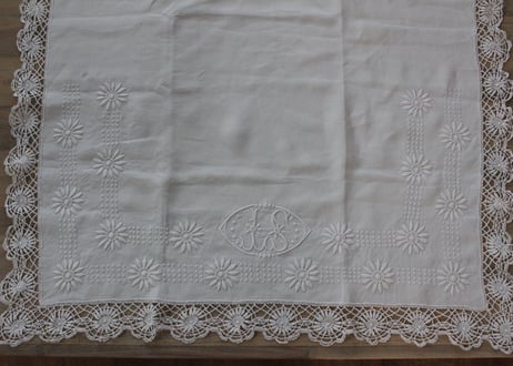 France Antique Whitework MONOGRAM "JS"  花のテーブルクロス
