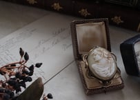 【G】Antique Shell Cameo Brooch