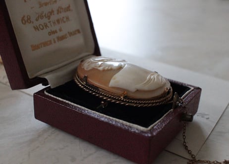 【I】Antique Shell Cameo Brooch