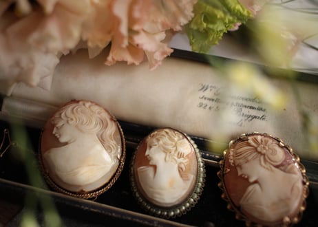 【E】Antique Shell Cameo Brooch