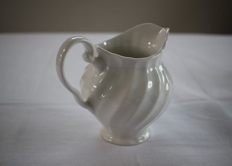 Johnson Brothers【ジョンソンブラザーズ】“Snow White Regency”   Cream pitcher