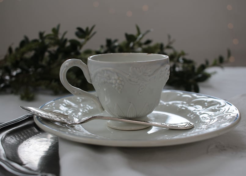 Creil et Montereau ぶどうレリーフのカップ＆ソーサー