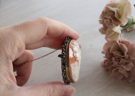 【C】Antique Shell Cameo Brooch