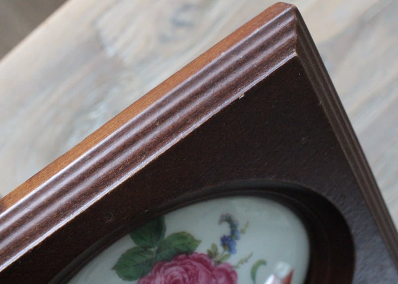 Limoges【リモージュ】バラとスミレの木製フレーム・陶器壁掛け
