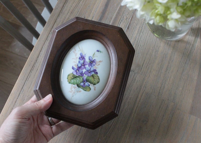 Limoges【リモージュ】バラとスミレの木製フレーム・陶器壁掛け