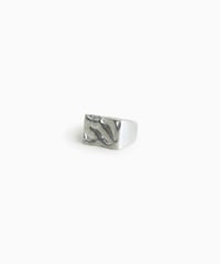 Liquid signet ring